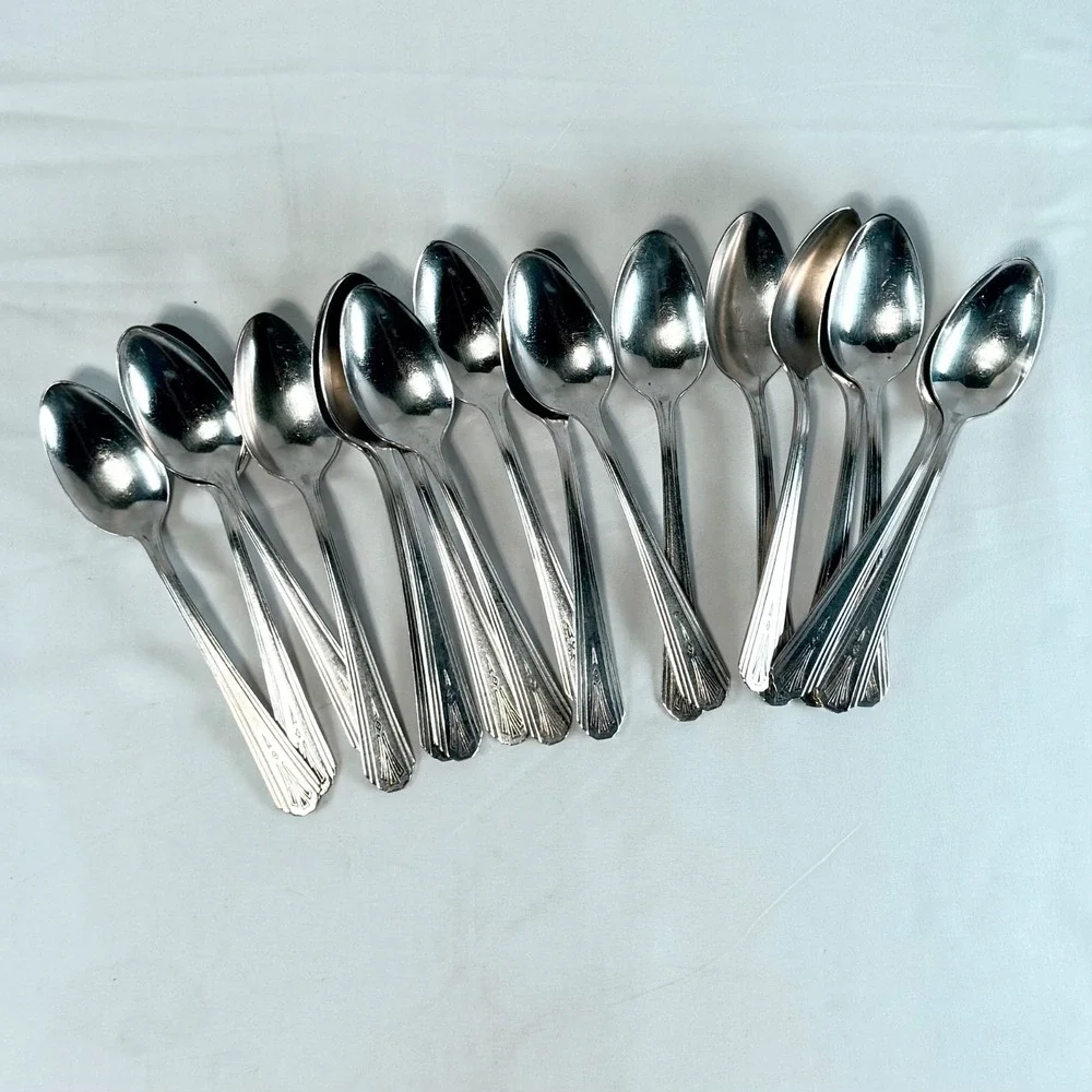 Vintage‎ WM Rogers Ivanhoe 1936 Silver Plate flatware 30 pieces
